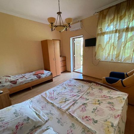 Гостевой Дом На Гечба Hotel Gagra Exterior photo